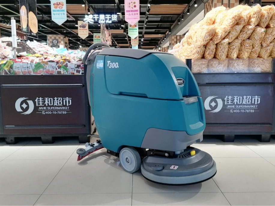 雨雪天氣地面濕污，超市該如何處理？