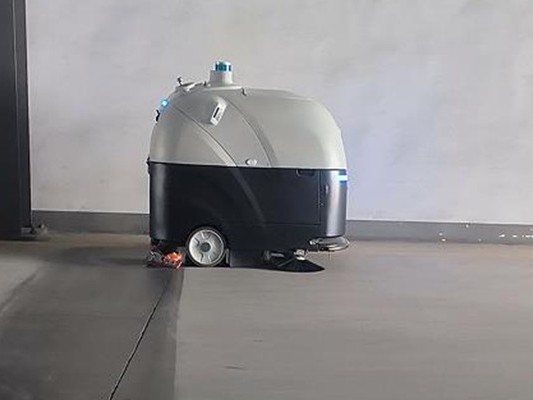 坦力洗地機(jī)讓清潔成本 "判若云泥",同行省 20 萬(wàn)，你花 80 萬(wàn)！