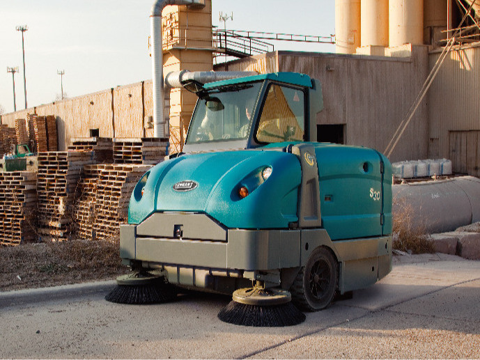 一年無休的環(huán)衛(wèi)工人，寒冬里要這樣使用掃地機(jī)