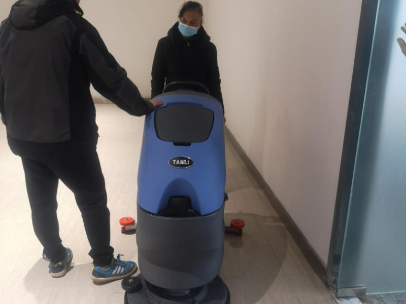 為什么餐廳需要使用洗地機(jī)？