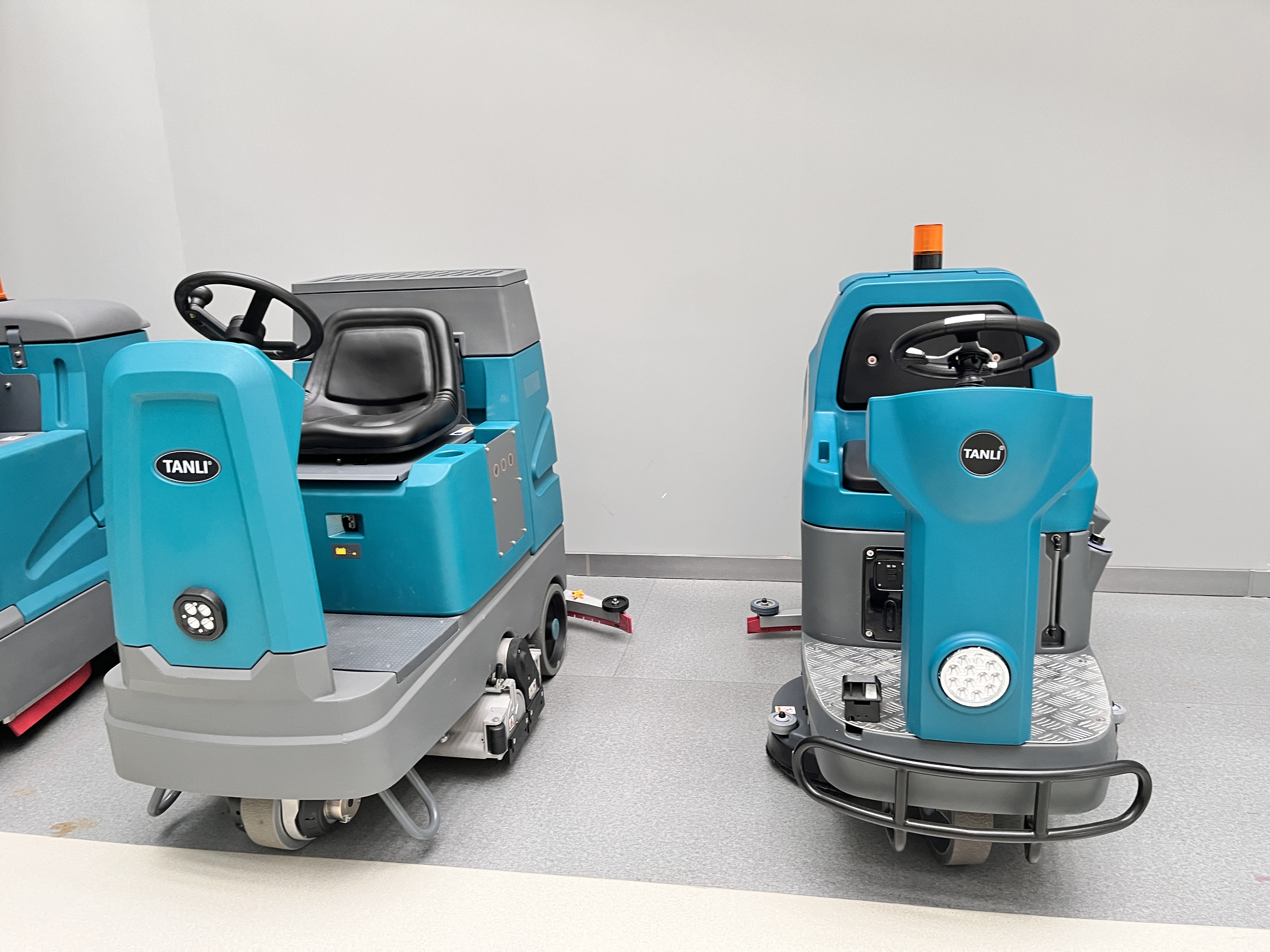 洗地機(jī)洗過(guò)的地面會(huì)殘留水漬嗎？