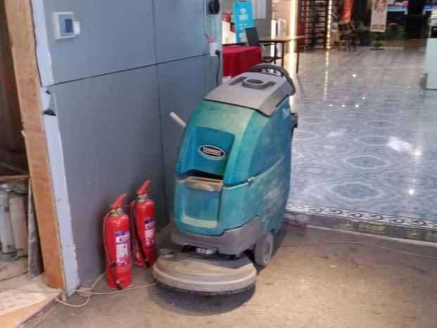 【客戶案例】濟(jì)南ACE健身俱樂(lè)部租賃坦能T300手推式洗地機(jī)一臺(tái)