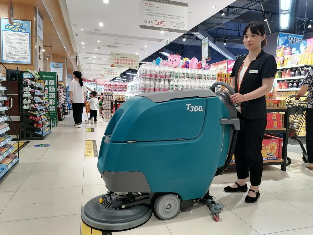 商場(chǎng)清潔，少不了這幾位“功臣”