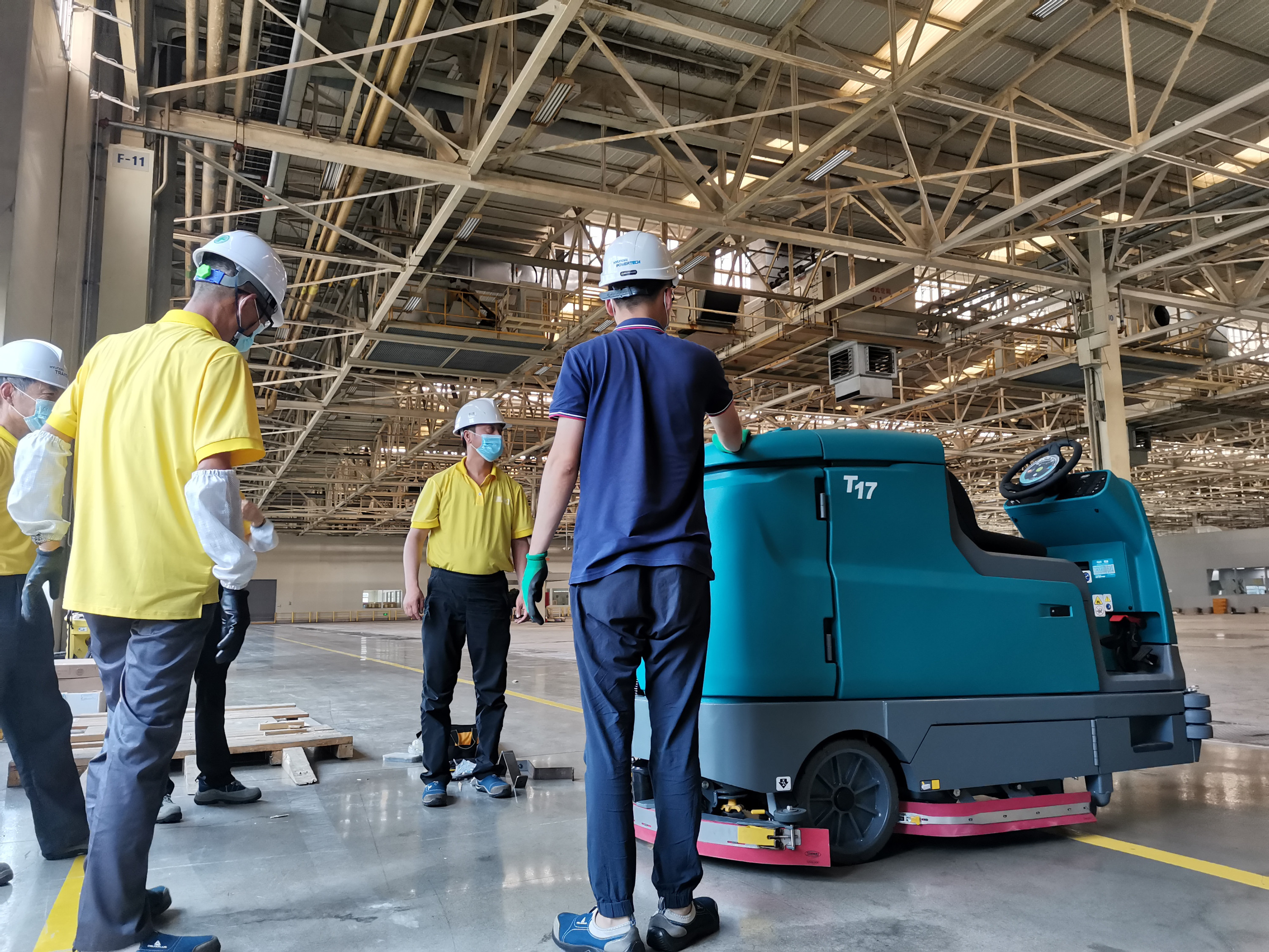 駕駛式洗地機(jī)使用方便嗎？