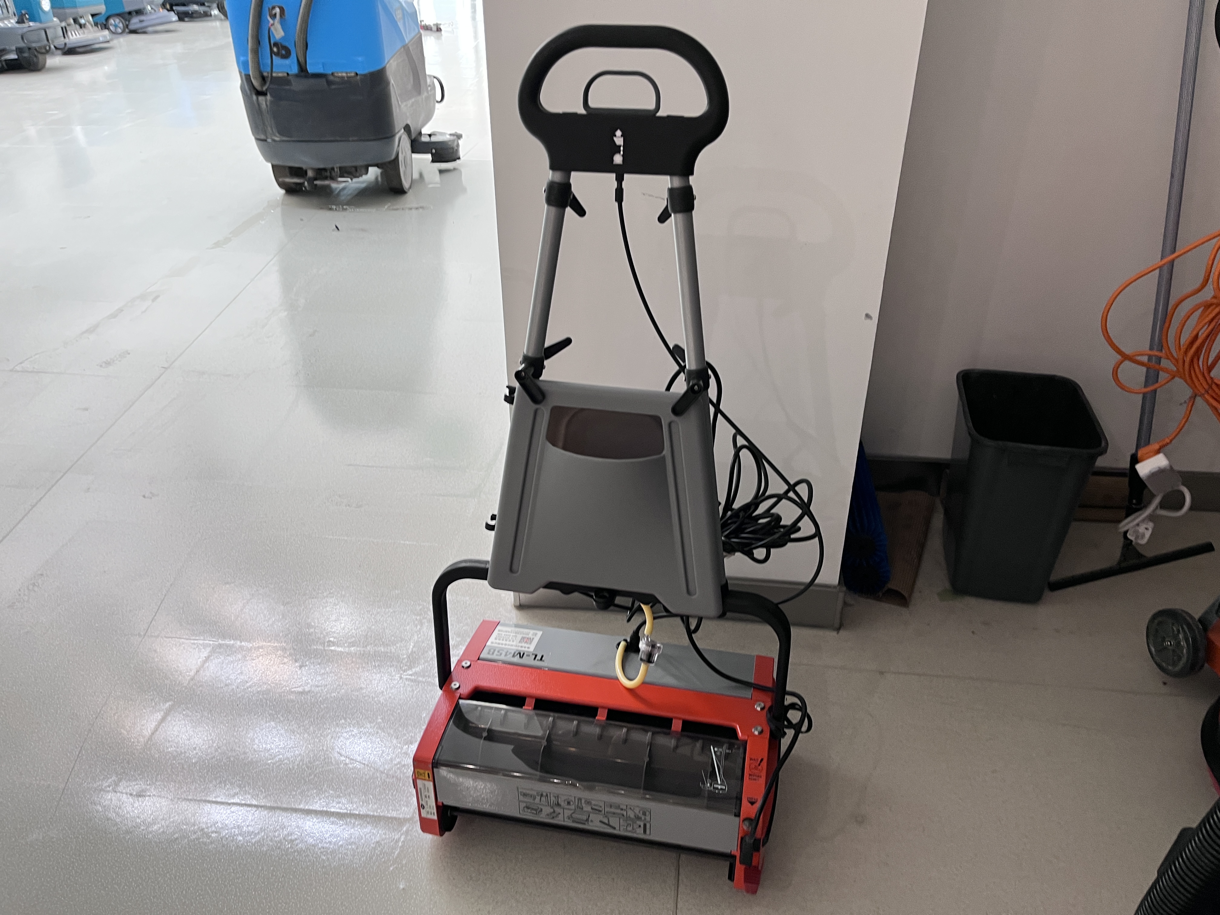 懶人福音！扶梯清洗機(jī)為你解決扶梯清潔難題